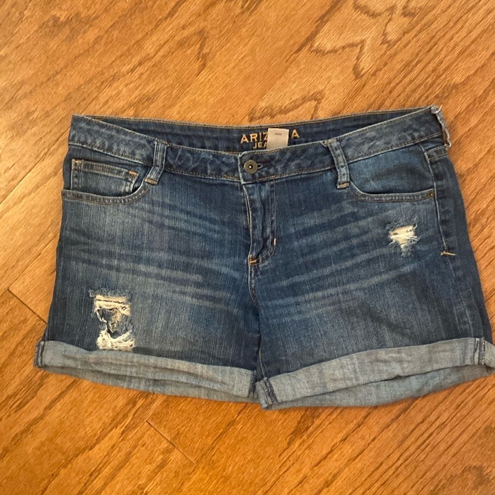 Arizona jeans company size 11, stretch, jean shorts, distressed